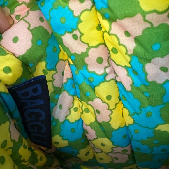 NWT BAGGU Puffy 16” Laptop Sleeve - Flowerbed - Picture 13 of 14